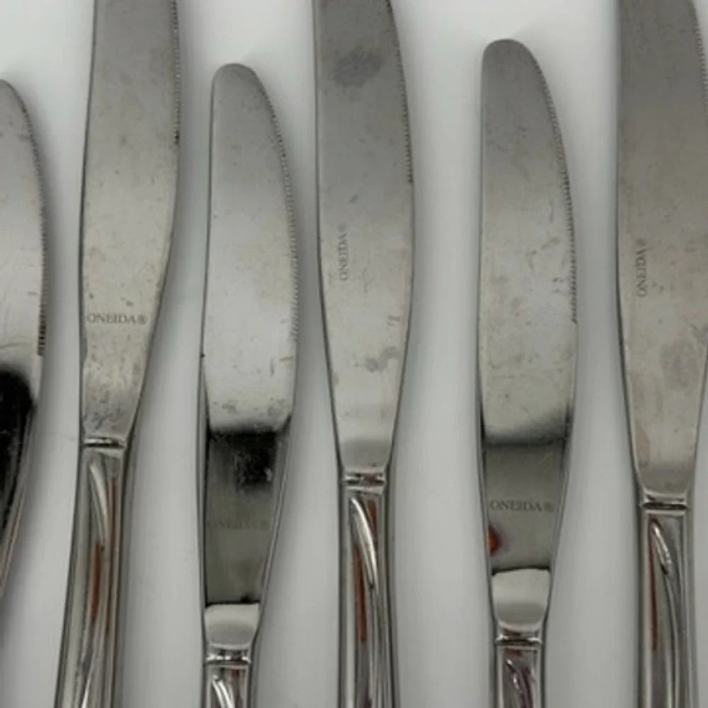 Oneida Flight Reliance Glossy Stainless Dinner‎ Knives Set of 7 9 Inch Serrated